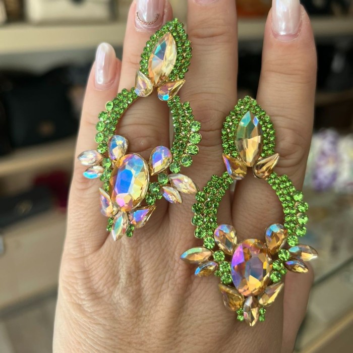 Σκουλαρίκια με πράσινη πέτρα στρας